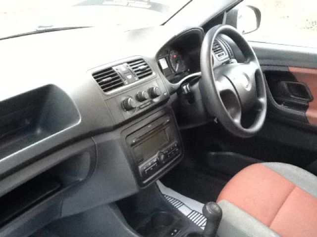 2008 SKODA FABIA 1.2 LEVEL 1 HTP 5d image 4