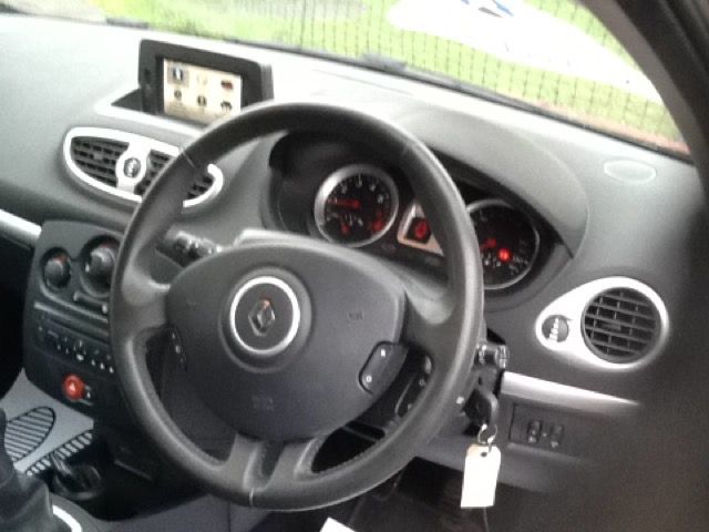 2010 RENAULT CLIO 1.1 DYNAMIQUE 16V 5d image 4