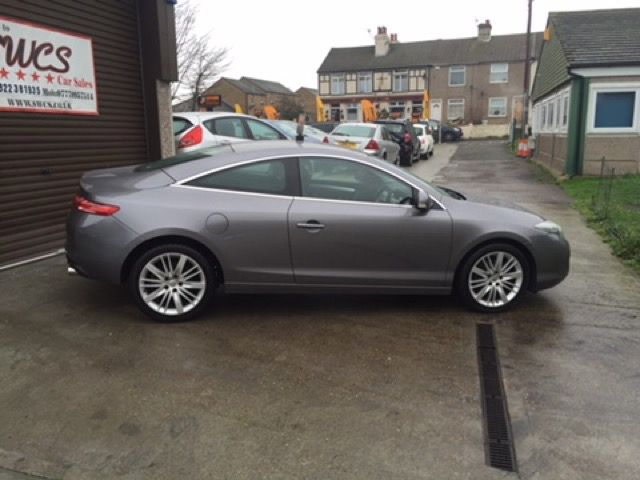 2009 RENAULT LAGUNA 2.0 GT 3d image 2