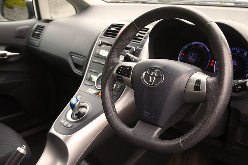 2011 Toyota Auris Hybrid 5-Dr 1.8 VVT-i HSD T4 image 5