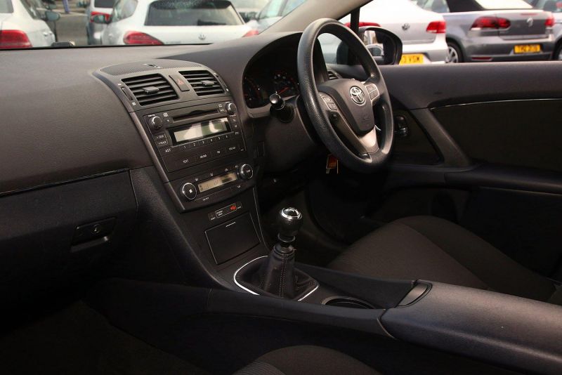 2010 Toyota Avensis Tourer 5-Dr 2.0 image 4