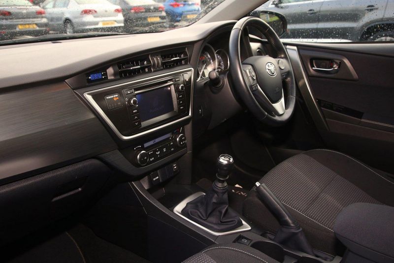 2013 Toyota Auris 5-Dr 1.33 VVT-i Icon image 4