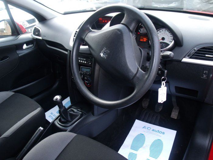 2008 Peugeot 207 1.4 VTi S 5dr image 4
