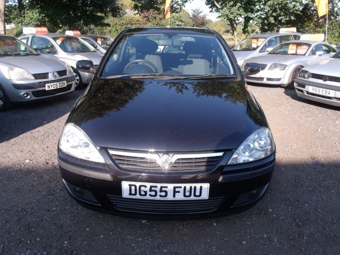 2005 Vauxhall Corsa 1.2i 16V SXi 3dr image 2