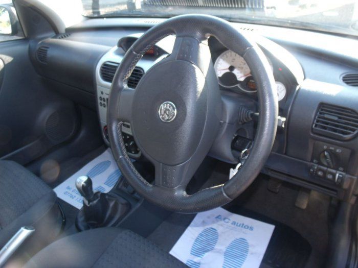 2005 Vauxhall Corsa 1.2i 16V SXi 3dr image 4